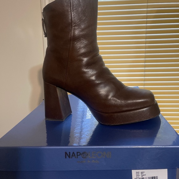 Brown over ankle leather boot - Picture 1 of 4